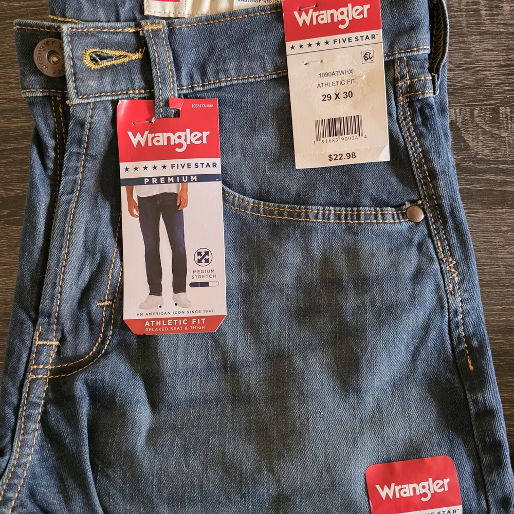 Wrangler Men's Relaxed Fit Blue Jeans